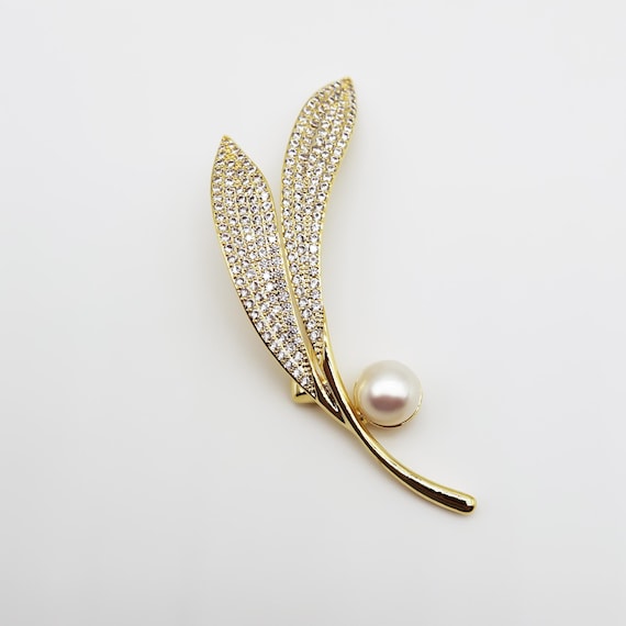 Gold Leaf Brooch: Pearl & Lab Diamond Accent - 14k Gold  display picture 1