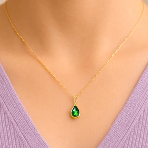 Colar com lapidação pera 14K, colar em forma de lágrima, estilo minimalista, presente personalizado para a mãe, pequeno pingente de ouro, delicada pedra preciosa personalizada, pequeno pingente