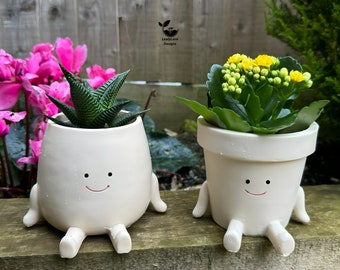 Smiley Face PlantPot - Handmade Cute Resin Sitting Smileyface Character Flower Pot Decorer Novelty Sitting Planter Decorative Plant Vase