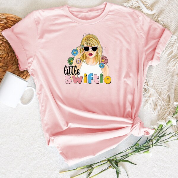 Camicia Little Swiftie, Camicia Flower Taylor per ragazze, Abiti per il primo concerto, Camicia Little Swiftie floreale retrò