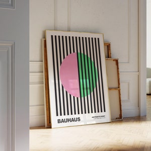 Contraste rosa y verde de la Bauhaus: arte geométrico a rayas, póster de círculo abstracto, diseño modernista audaz, ideas de regalos de arte de pared impreso.