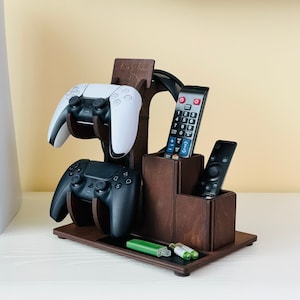 Free Personalized Dual Controller Stand, Game Controller Rack, Wooden Joystick Holder, Birthday Gift for Gamer, Headphone Stand Gift For Him