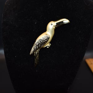 Signed AJC Gold Tone Toucan Bird Brooch Pin 1970’s 1980’s