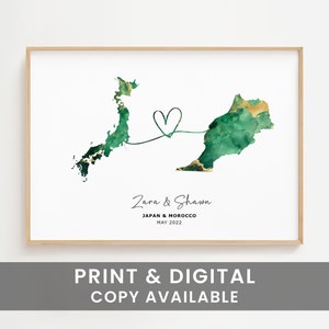 Può includere: Una stampa di mappa ad acquerello con uno schema di colori verde e oro. La mappa mostra Giappone e Marocco collegati da una linea a forma di cuore. Il testo "Zara & Shawn, Giappone & Marocco, maggio 2022" è stampato sotto la mappa.