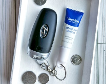 Vaselina - Soporte de bálsamo labial - Llavero de soporte de lápiz labial - Llavero de bálsamo labial – Accesorios para automóviles – Accesorios de viaje lindos -Terapia labial de vaselina