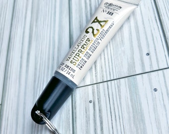 Bath and Body Works - Llavero para C.O. Bigelow Lip Gloss - Soporte de bálsamo labial - Llavero de soporte Chapstick - Guardián de bálsamo labial -Llavero de bálsamo labial