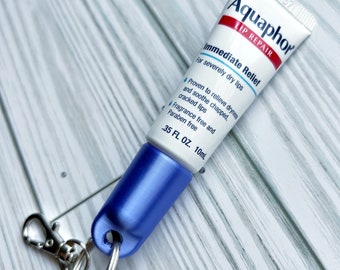 Tapa de llavero Aquaphor - Reparación de labios Aquaphor 0.35 FL OZ(10mL) - Soporte para bálsamo labial - Accesorio para bolso - Accesorio para cordón - Llavero con brillo labial
