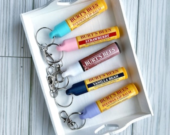 Llavero de bálsamo labial de Burts Bees - Lindos accesorios de llavero - Regalo para adolescentes - Regalo útil - Llavero de viaje - Accesorio de mochila para bálsamo labial