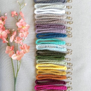 Llavero de crochet para muñeca, fino, disponible en 21 colores
