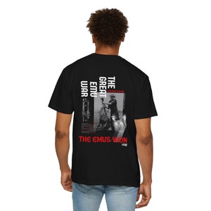エミュー大戦争 - グラフィック T シャツ - コンフォートカラー - 歴史 T シャツ - ストリートウェア - ポンプカバー - インフォグラフィック