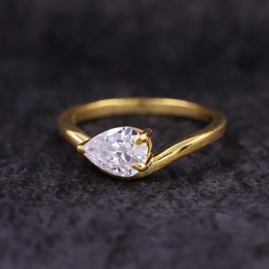 Vintage Pear Cut Lab Grown Diamond Engagement Ring, 14k Yellow Gold Pear East West Ring, Bypass Pear Shaped Solitaire Diamond Ring for Women
