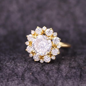 1 Carat D Color VVS2 Clarity IGI Certified Round Ideal Cut Lab Grown Diamond Engagement Ring, Sun flower Cluster Diamond ring, Gift for Wife