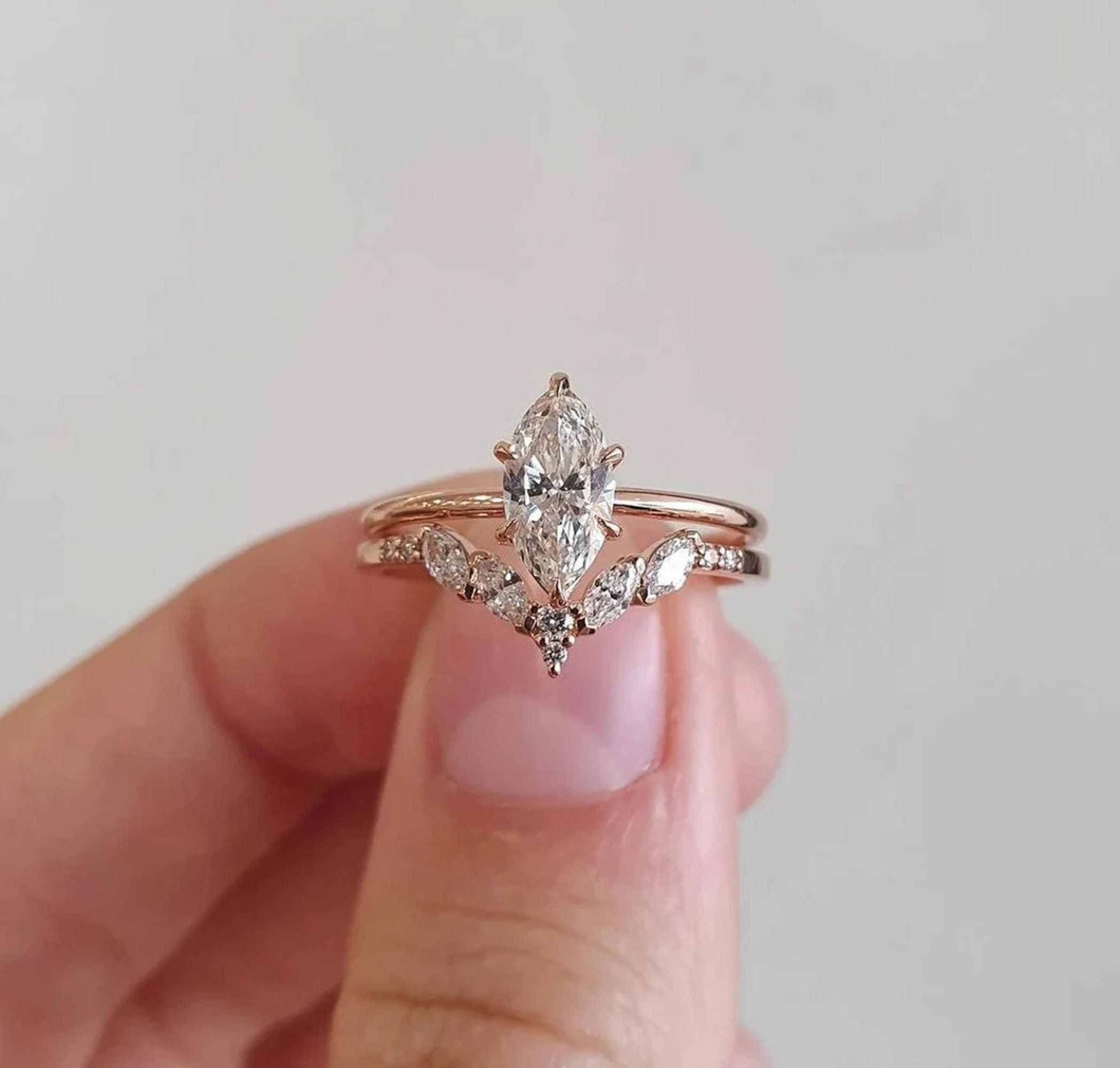最初の  Moissanite Cut Marquise CT 2 Engagement Matching With Ring ロッド