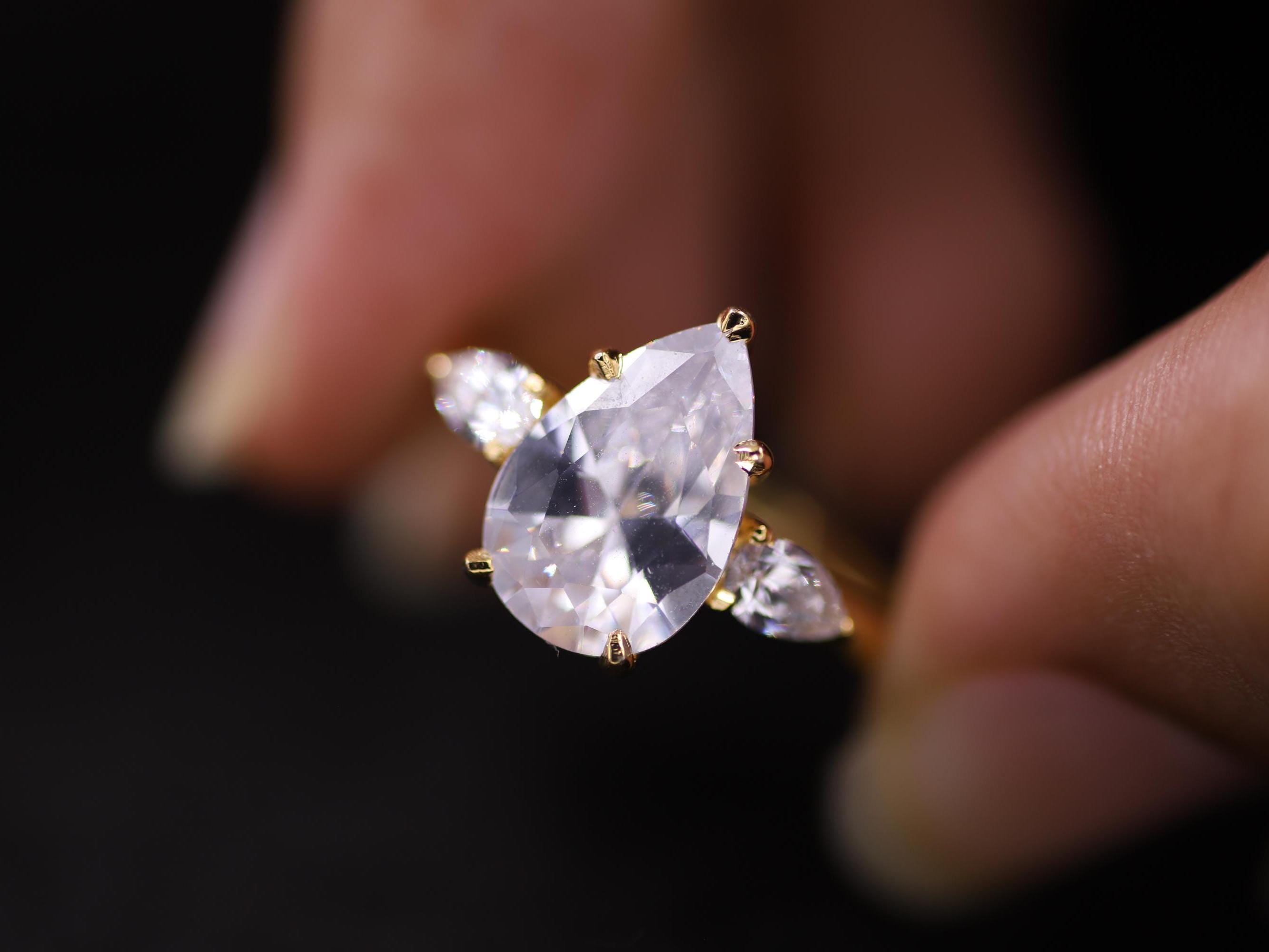 Pear Lab Grown Diamond Engagement Ring, 18k Gold Three Stone Ring - Etsy
