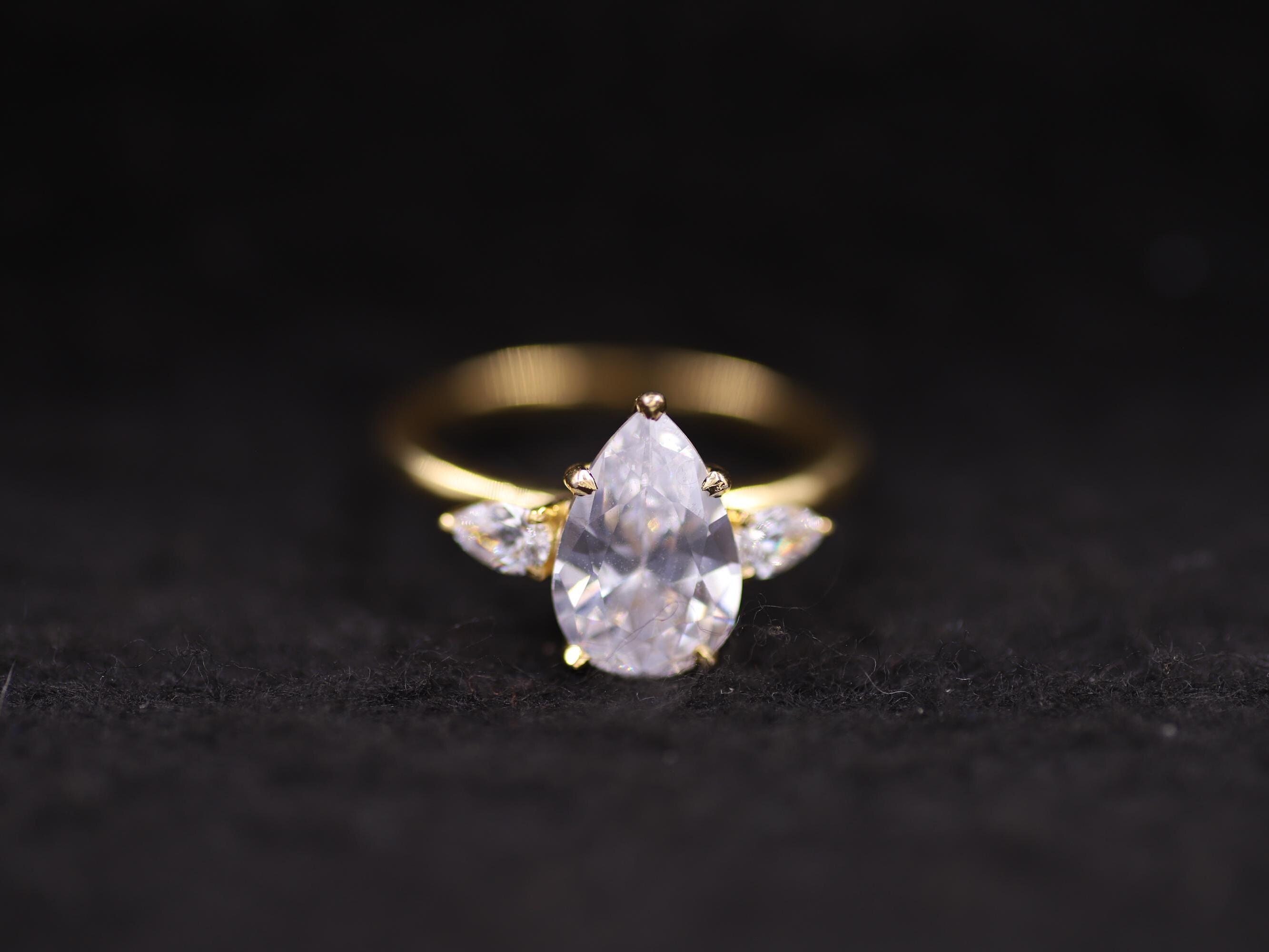 Pear Lab Grown Diamond Engagement Ring, 18k Gold Three Stone Ring - Etsy