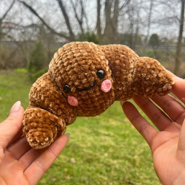 Peluche croissant fait main au crochet (MINI) | Idée cadeau d'anniversaire en peluche Amigurumi pour le petit déjeuner