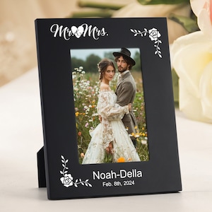 Marco de fotos de boda personalizado de 4 x 6 pulgadas, marco de fotos personalizado, regalos de aniversario para parejas, marco de compromiso, diseño de rosas en blanco y negro.
