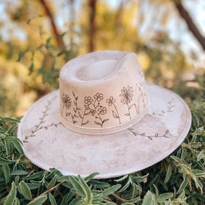 Boho Floral Fedora Hat &quot;Flower Parade&quot; | Hand-Drawn Vegan Suede Wide Brim Hat for Women | Whimsical Festival Fashion Accessory | Custom Hat