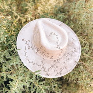 Boho Floral Fedora Hat &quot;Whispy Vines&quot; | Hand-Drawn Vegan Suede Wide Brim Hat for Women | Whimsical Festival Fashion Accessory | Custom Hat