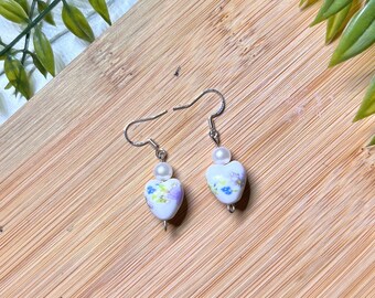 dainty white wedding jewelry vintage porcelaine heart earring floral painted ceramic earring gift for mom daughter tea pot inspired ceramics