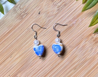 dainty white wedding jewelry vintage porcelaine heart earring floral painted ceramic earring gift for bride delicate jewelry bridesmaid gift