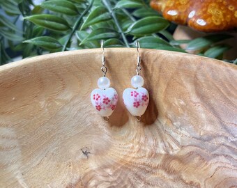 dainty white wedding jewelry vintage porcelaine heart earring floral painted ceramic earring gift for bride delicate jewelry bridesmaid gift