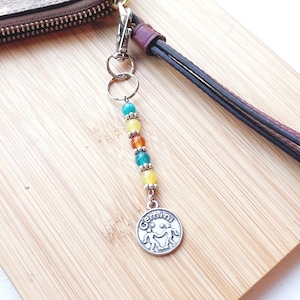 Llavero personalizado con cuentas de Géminis, dije para bolso personalizado con cristales turquesas, accesorio para billetera con temática de horóscopo astrológico, llavero.