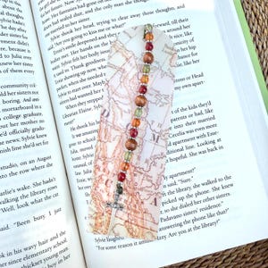 Marque-page en acrylique sur le thème de la fantaisie, économiseur de page en perles pour bibliothécaire, cadeau de lecteur fantastique de charme d'épée, cadeaux de club de lecture de professeur livresques