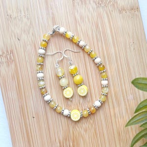 cute clay lemon bracelet and earring set, fun fruit matching jewelry, lemon lover gift set, summer accessory bundle, mom and daughter gifts