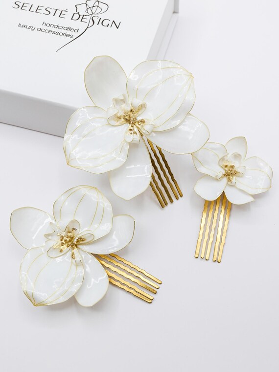 Elegant White Floral Bridal Hair Comb and Pins - Gold Accents Gold Wedding Hair Comb and Hair Pin With Beautiful Flowers  main image 4