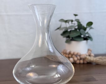 Vintage Wine Decanter Glass Minimalist Carafe Elegant Barware Clear Modern 9 Inch Pitcher for Red White Wine Gift for Wine Lovers