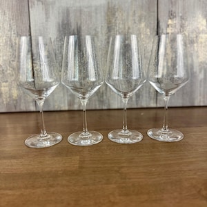 Stölzle Lausitz Red Wine Glasses Set of 4 Wine Glasses German Crystal Modern Stemware Elegant Barware Gift for Wine Lovers Dinner Parties