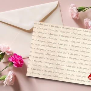 印刷可能なバレンタインデー カード – PDF をすぐにダウンロード、再利用可能な 5.5x8.5 グリーティング カード、「I Love You」パターンとチェリー レッド リップスティック キス