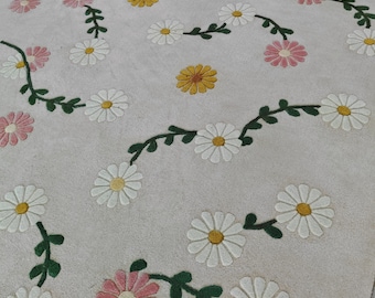 Moderner Wollteppich mit Blumenmuster – Handgetufteter cremefarbener Gänseblümchen-Teppich