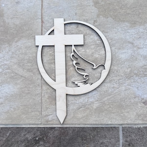 Religijny projekt ozdoby na tort. Pobierz plik laserowy Wood SVG, AI, EPS zgodny z xTool i innymi ploterami laserowymi.