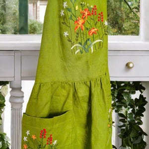 100% Pure Linen Apron, Hand-Embroidered, Natural Embroidery, Lily Flower, Gardening Apron, Kitchen Apron, Gift Idea, Perfect Birthday Gift