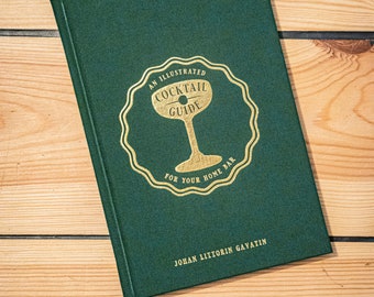 Libro de recetas de cócteles para el bar de casa.