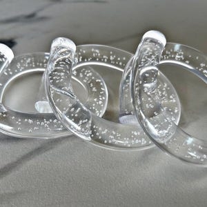 Acryl Bubble Armreif: Transparentes starres Armband