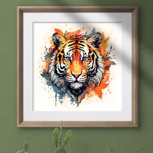 Op de afbeelding: Een close-up van het gezicht van een tijger met oranje, zwarte en witte strepen. De tijger is omringd door kleurrijke aquarelspatten op een witte achtergrond.