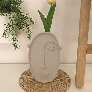 Small Flower Vase with Wreath – Minimalist Home Decor, Ceramic Vase 12x19.5 cm, Rustic Table Decor