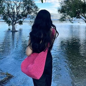 Fuchsia Pink Crochet Crossbody Bag: Stilvolle Frühlings- und Sommer-Umhängetaschen für Strand, Shopping & Wochenende für Frauen, Sporttasche, Geschenke zum Muttertag