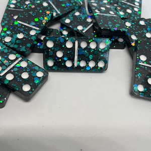 Resin dominoes, green dominoes, sparkling dominoes, green sparkling dominoes, resin games, handmade resin dominoes,