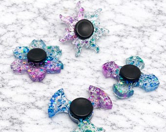 Dreifarbiger Glitzer Fidget Spinner, handgemachtes achtsames Spielzeug aus Resin