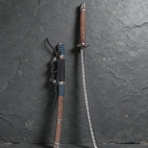 Hand‑Forged 1095 Carbon Steel Katana | Sharp Rosewood Japanese Samurai Katana Tachi Sword