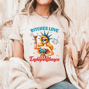 4th of July Pin-Up Girl T-Shirt - USA Patriotic Graphic Tee - Vintage Americana Shirt - Retro Independence Day Outfit - Unisex July 4th Tee