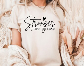 Stärker als der Sturm Shirt, ermächtigte Frau Shirt, psychische Gesundheit T-Shirt, erhebende Nachricht Shirt, positive Energie T-Shirt, innere Stärke T-Shirt