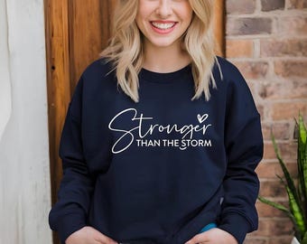 Felpa Stronger Than The Storm - Girocollo motivazionale