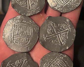 見事な大型スペイン銀貨（8レアル銀貨）2枚組 - コイン/海賊/宝物