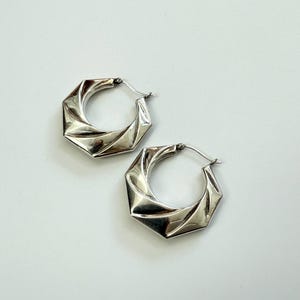 ヴィンテージ スターリングシルバー 925 幾何学模様 フープピアス シルバーフープ 本物のシルバー モダニストジュエリー シルバー、モダンジュエリー MCM フープピアス