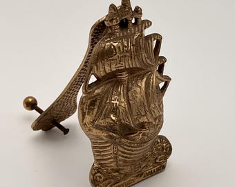 Ship Door Knocker Vintage Brass Galleon Ship Door Brass Nautical Gold Hardware, Front Door Hanging Door Knocker Beach Home Door Decor MCM
